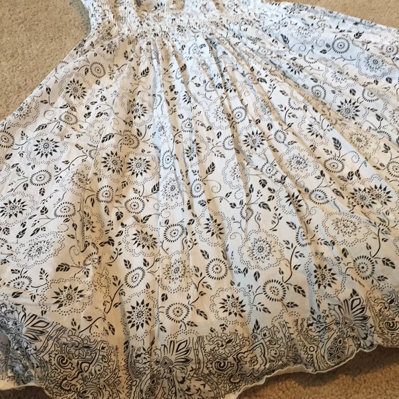 The cutest sundress- Size S - Picture 3 of 4